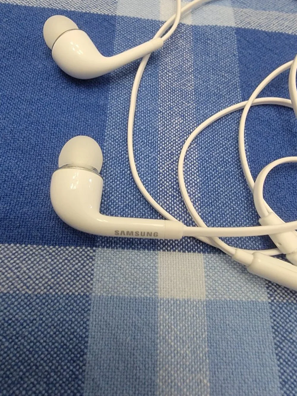 Samsung Original OEM 3.5mm Stereo Headset with Remote and Mic White